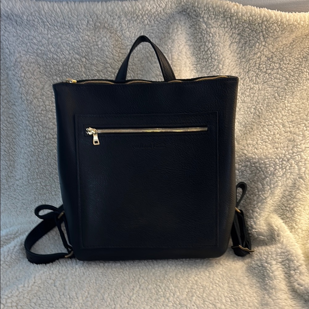 Portland Leather Classic Tote Leather Backpack in Black
